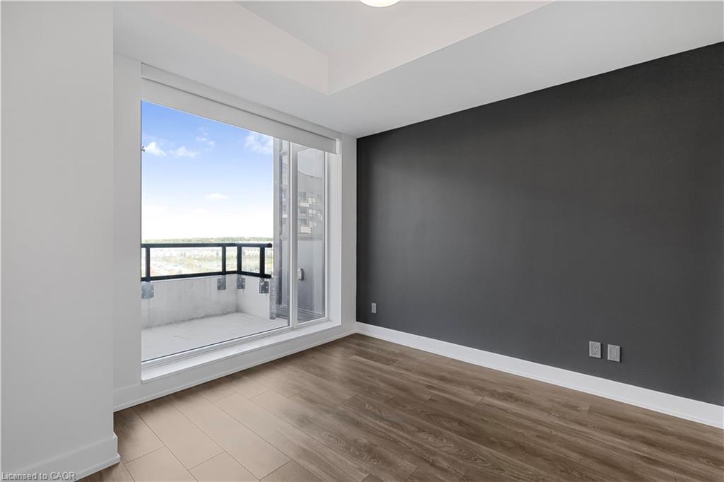 906-297 Oak Walk Drive, Oakville, ON - Indoor Photo Showing Other Room