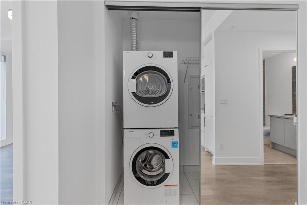 906-297 Oak Walk Drive, Oakville, ON - Indoor Photo Showing Laundry Room