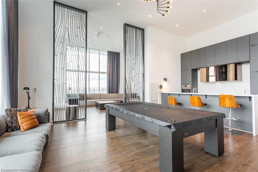 906-297 Oak Walk Drive, Oakville, ON - Indoor Photo Showing Other Room