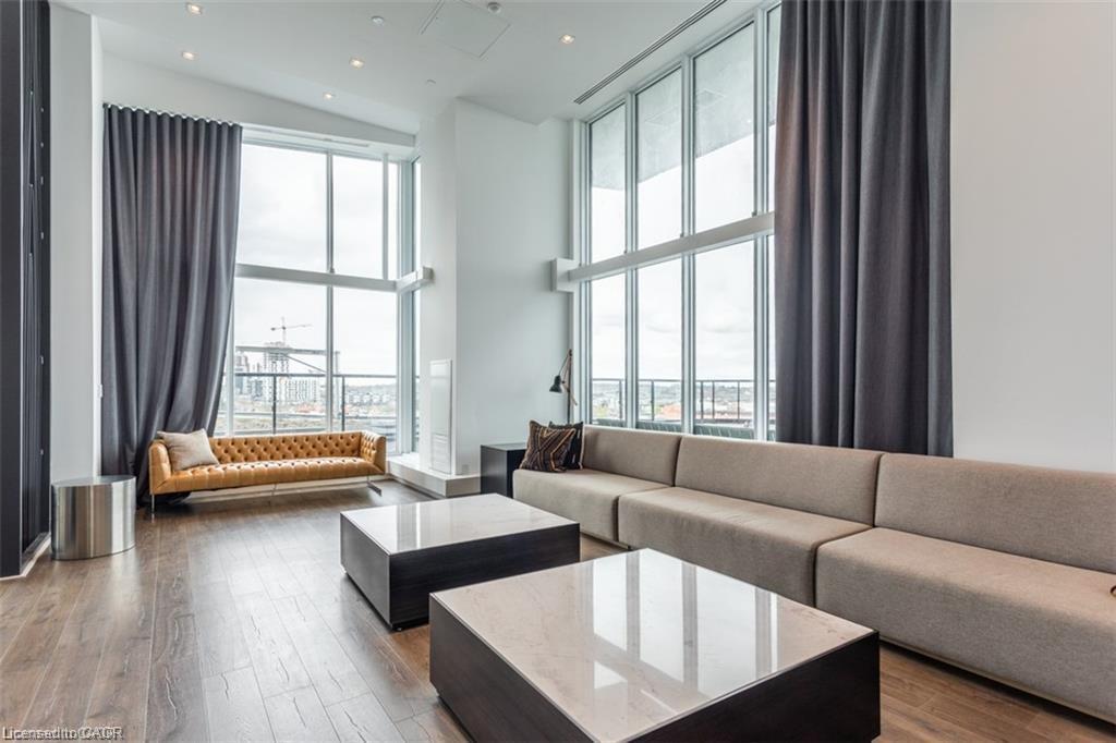 906-297 Oak Walk Drive, Oakville, ON - Indoor Photo Showing Living Room