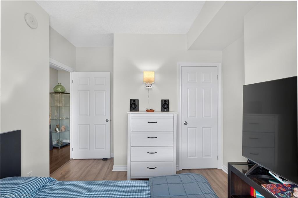 601-170 Water Street N, Cambridge, ON - Indoor Photo Showing Bedroom