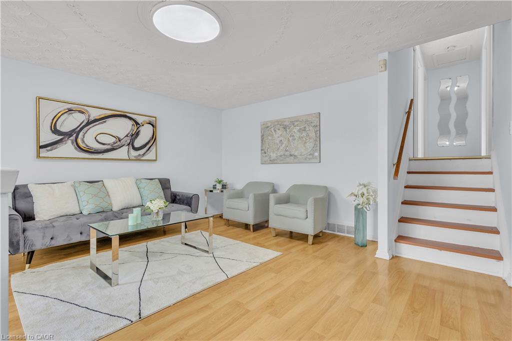 87 Christopher Drive, Waterloo, ON - Indoor Photo Showing Living Room