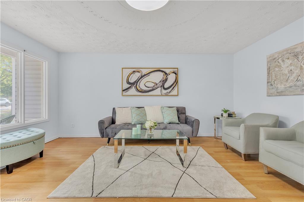 87 Christopher Drive, Waterloo, ON - Indoor Photo Showing Living Room