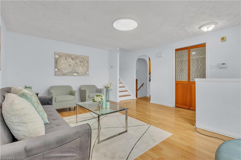 87 Christopher Drive, Waterloo, ON - Indoor Photo Showing Living Room