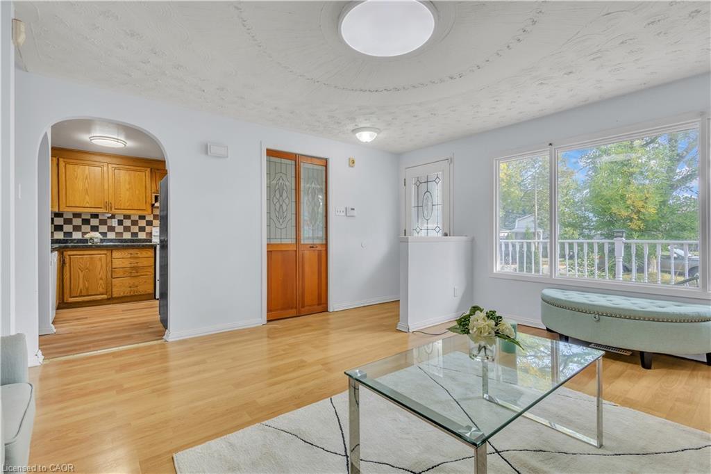 87 Christopher Drive, Waterloo, ON - Indoor Photo Showing Living Room