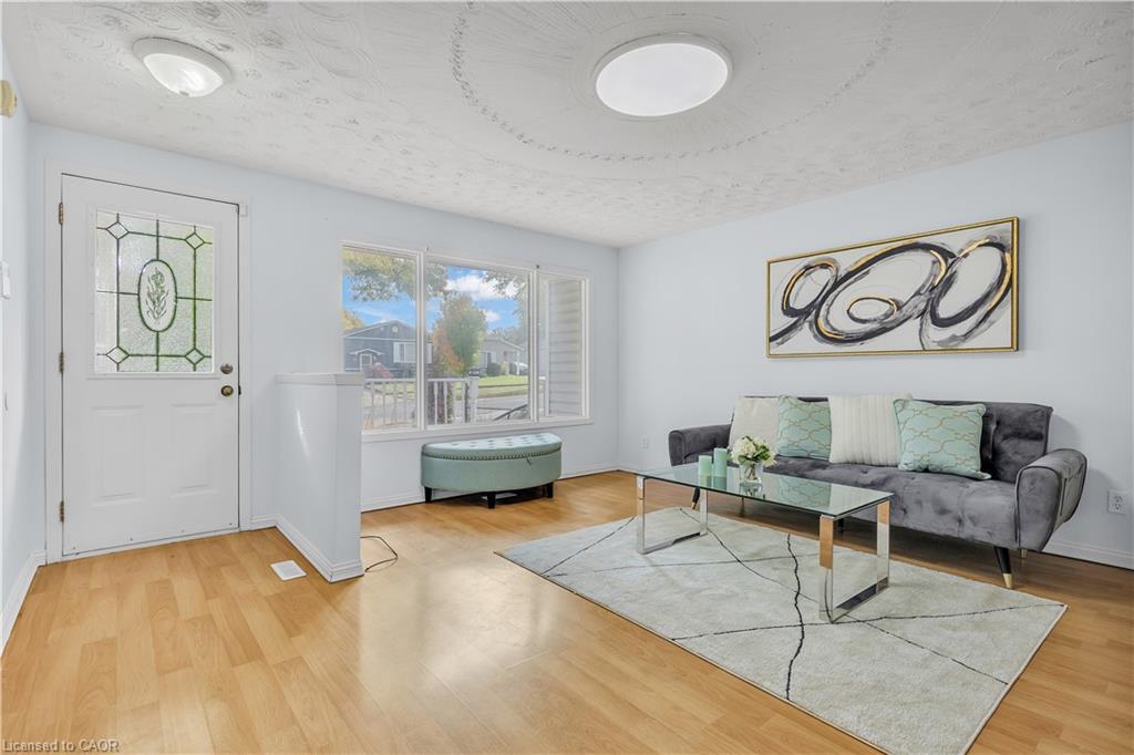 87 Christopher Drive, Waterloo, ON - Indoor Photo Showing Living Room