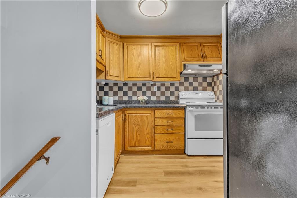 87 Christopher Drive, Waterloo, ON - Indoor Photo Showing Kitchen