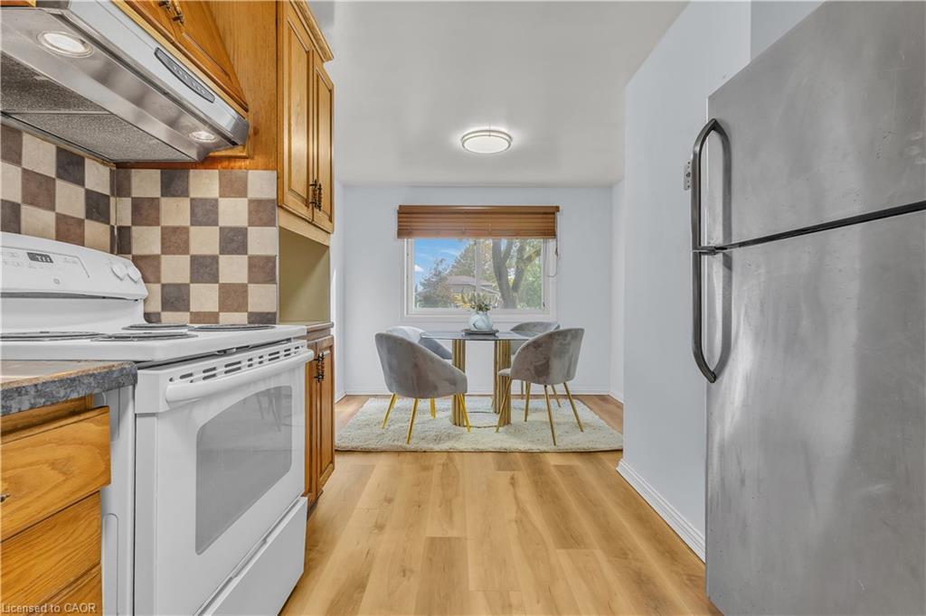 87 Christopher Drive, Waterloo, ON - Indoor Photo Showing Kitchen