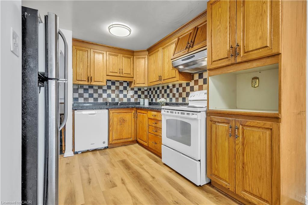 87 Christopher Drive, Waterloo, ON - Indoor Photo Showing Kitchen