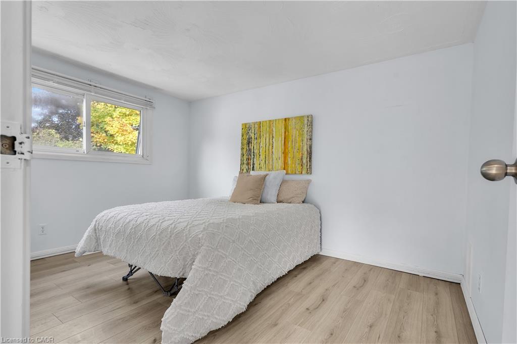 87 Christopher Drive, Waterloo, ON - Indoor Photo Showing Bedroom