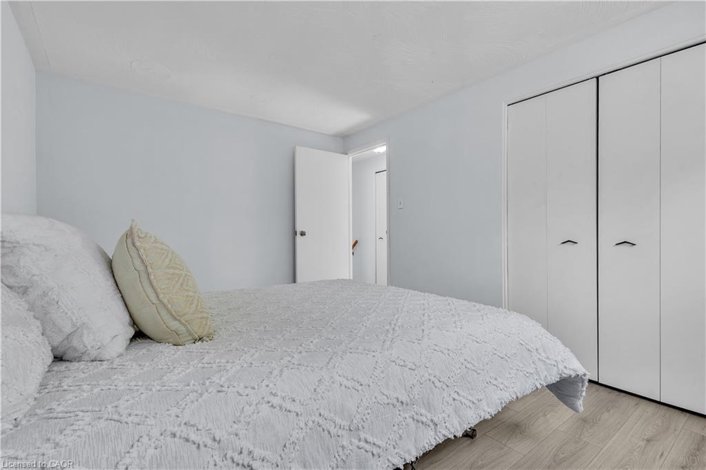 87 Christopher Drive, Waterloo, ON - Indoor Photo Showing Bedroom