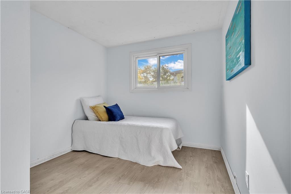 87 Christopher Drive, Waterloo, ON - Indoor Photo Showing Bedroom