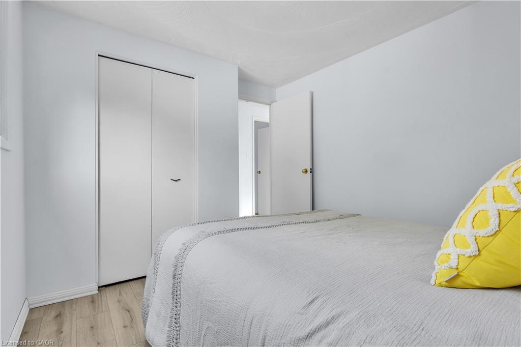 87 Christopher Drive, Waterloo, ON - Indoor Photo Showing Bedroom