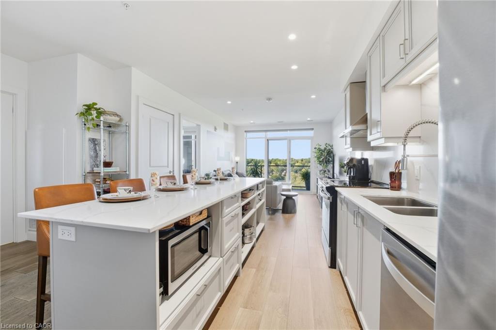 1410-15 Glebe Street, Cambridge, ON - Indoor Photo Showing Kitchen With Stainless Steel Kitchen With Double Sink With Upgraded Kitchen
