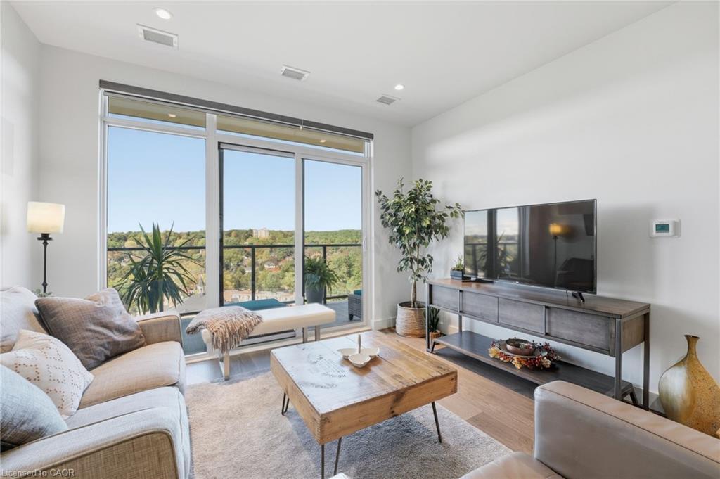1410-15 Glebe Street, Cambridge, ON - Indoor Photo Showing Living Room