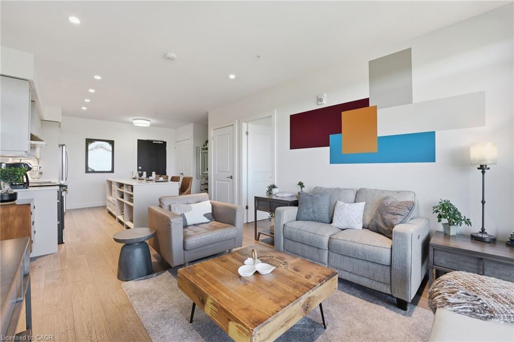 1410-15 Glebe Street, Cambridge, ON - Indoor Photo Showing Living Room