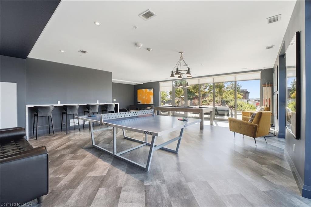 1410-15 Glebe Street, Cambridge, ON - Indoor Photo Showing Living Room