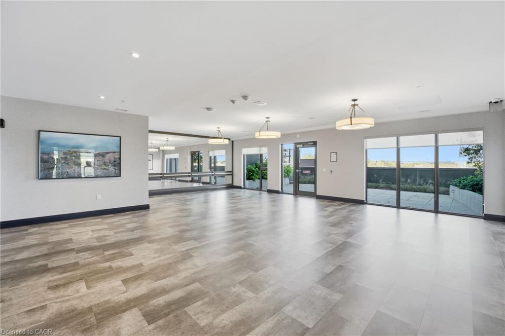 1410-15 Glebe Street, Cambridge, ON - Indoor Photo Showing Living Room