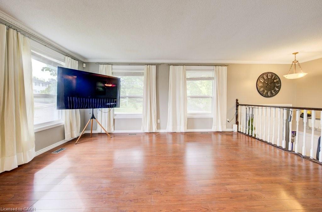 7 Folkstone Crescent, Kitchener, ON - Indoor Photo Showing Living Room