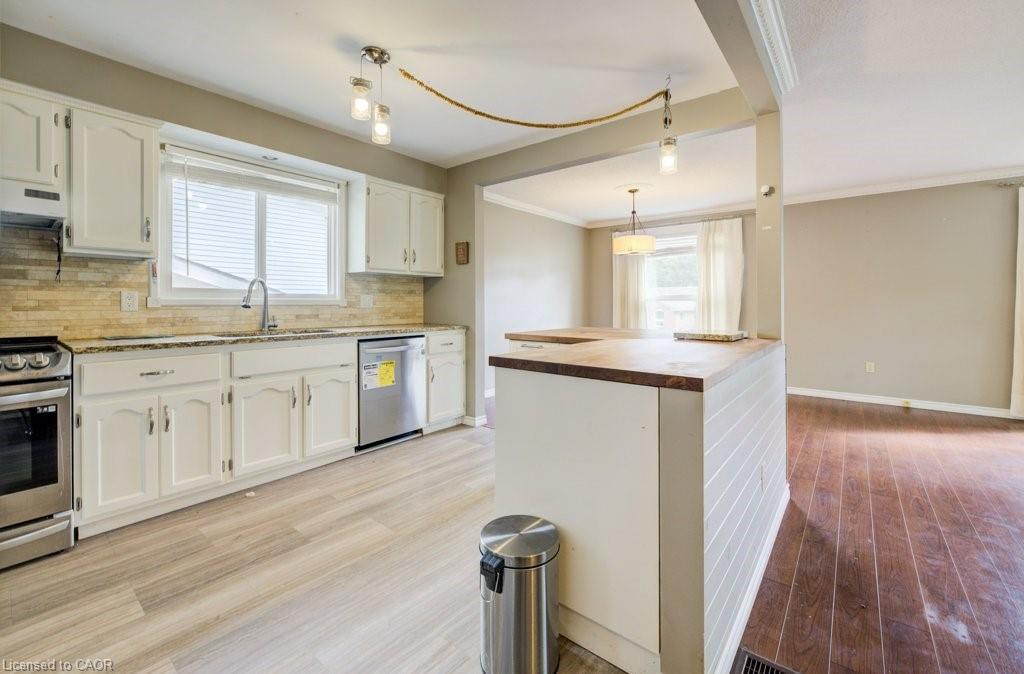 7 Folkstone Crescent, Kitchener, ON - Indoor Photo Showing Kitchen