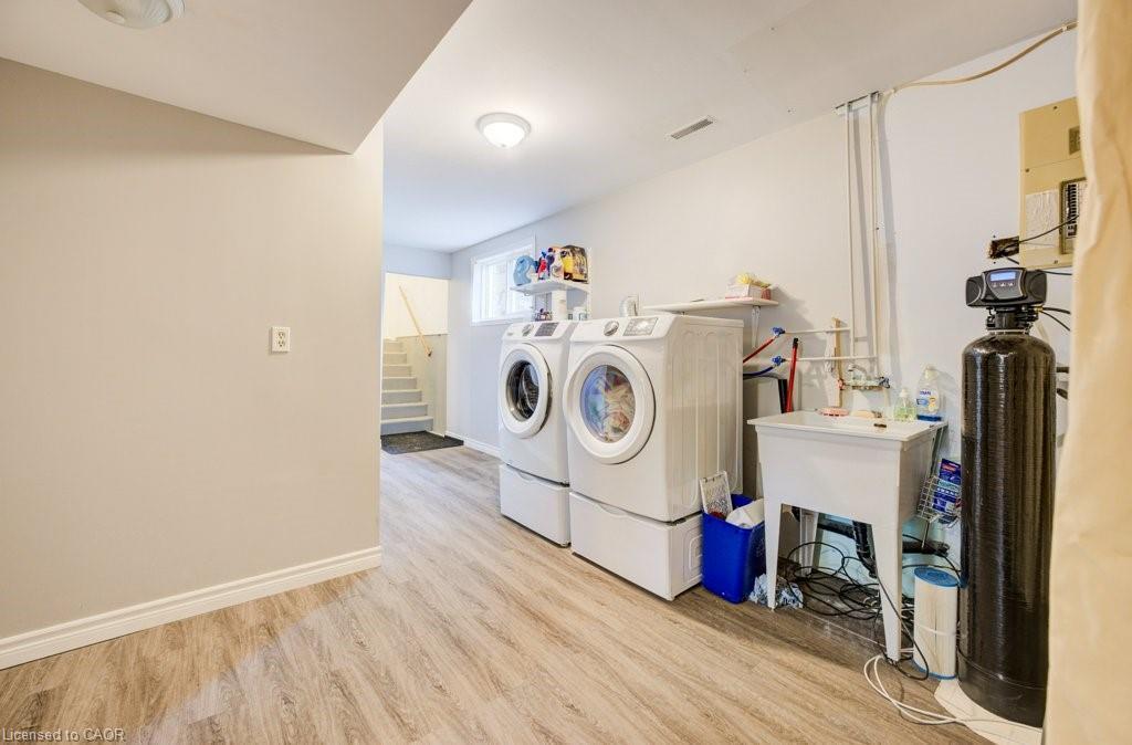 7 Folkstone Crescent, Kitchener, ON - Indoor Photo Showing Laundry Room