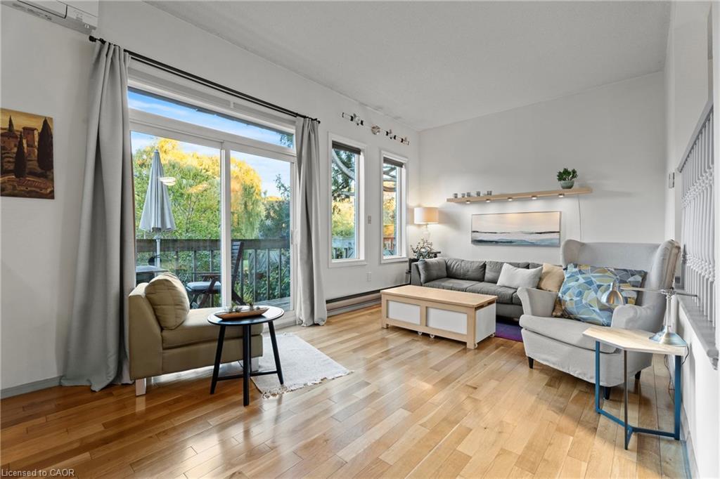7-1967 Main Street W, Hamilton, ON - Indoor Photo Showing Living Room