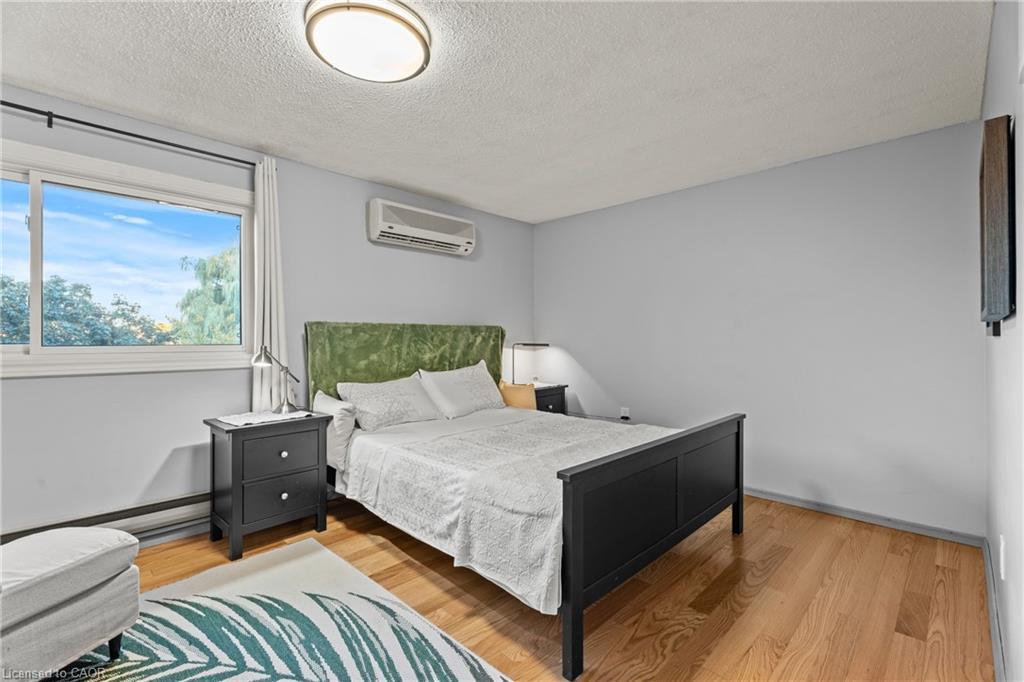 7-1967 Main Street W, Hamilton, ON - Indoor Photo Showing Bedroom