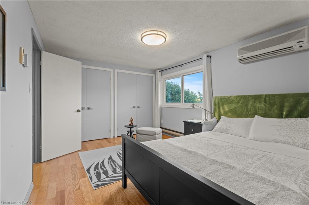 7-1967 Main Street W, Hamilton, ON - Indoor Photo Showing Bedroom