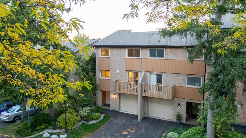 7-1967 Main Street W, Hamilton, ON - Outdoor