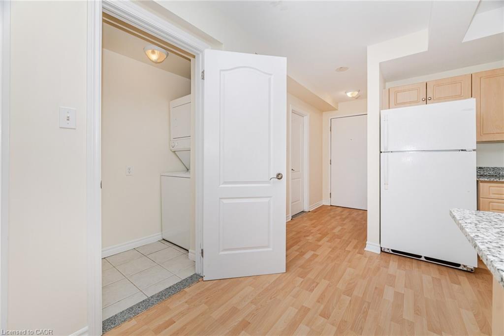 1605-135 James Street S, Hamilton, ON - Indoor Photo Showing Kitchen