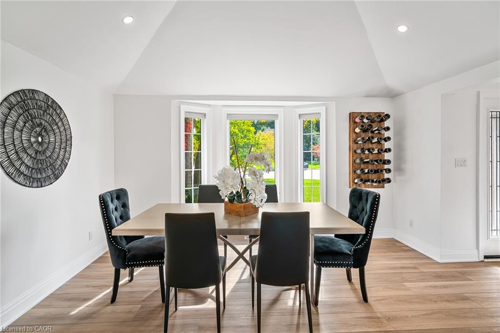 2905 Butler'S Walk, Lincoln, ON - Indoor Photo Showing Dining Room