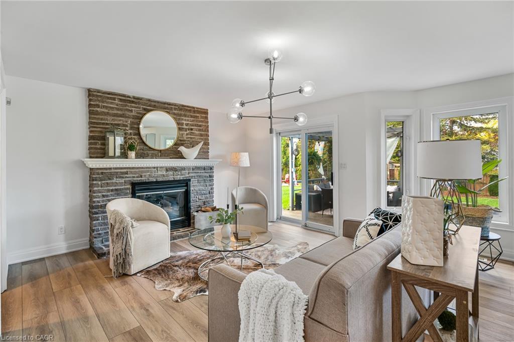 2905 Butler'S Walk, Lincoln, ON - Indoor With Fireplace