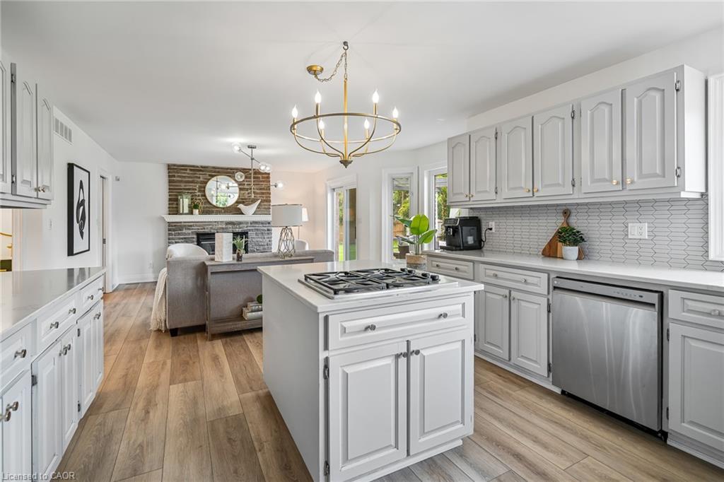 2905 Butler'S Walk, Lincoln, ON - Indoor Photo Showing Kitchen With Upgraded Kitchen