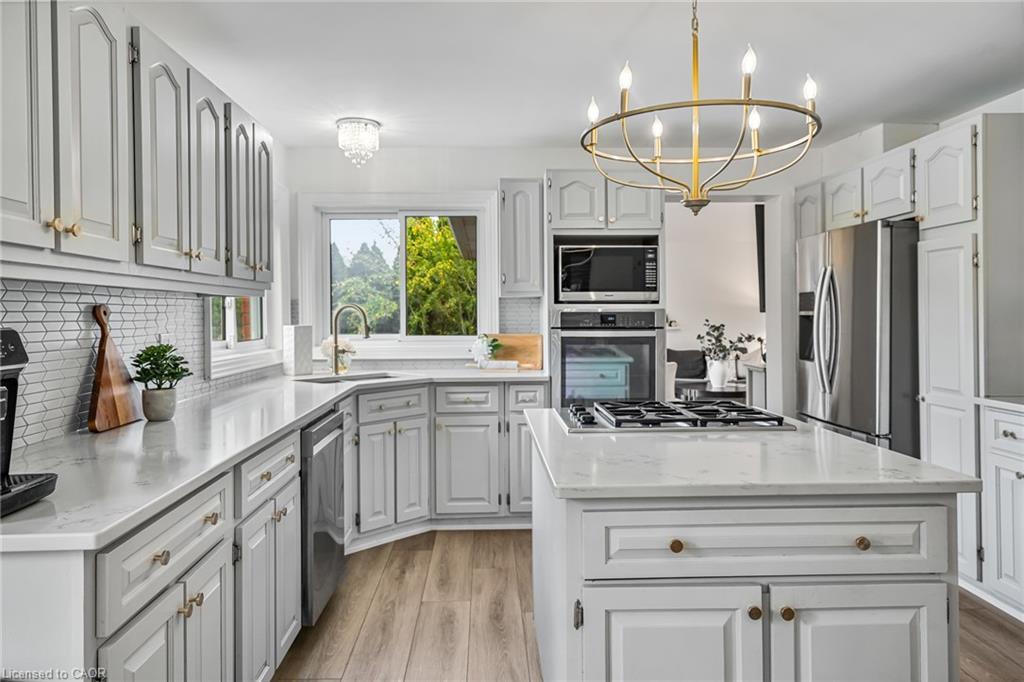 2905 Butler'S Walk, Lincoln, ON - Indoor Photo Showing Kitchen With Upgraded Kitchen