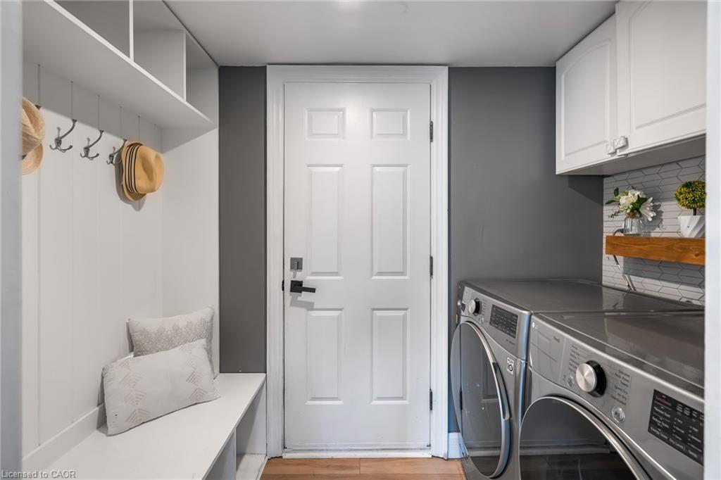2905 Butler'S Walk, Lincoln, ON - Indoor Photo Showing Laundry Room
