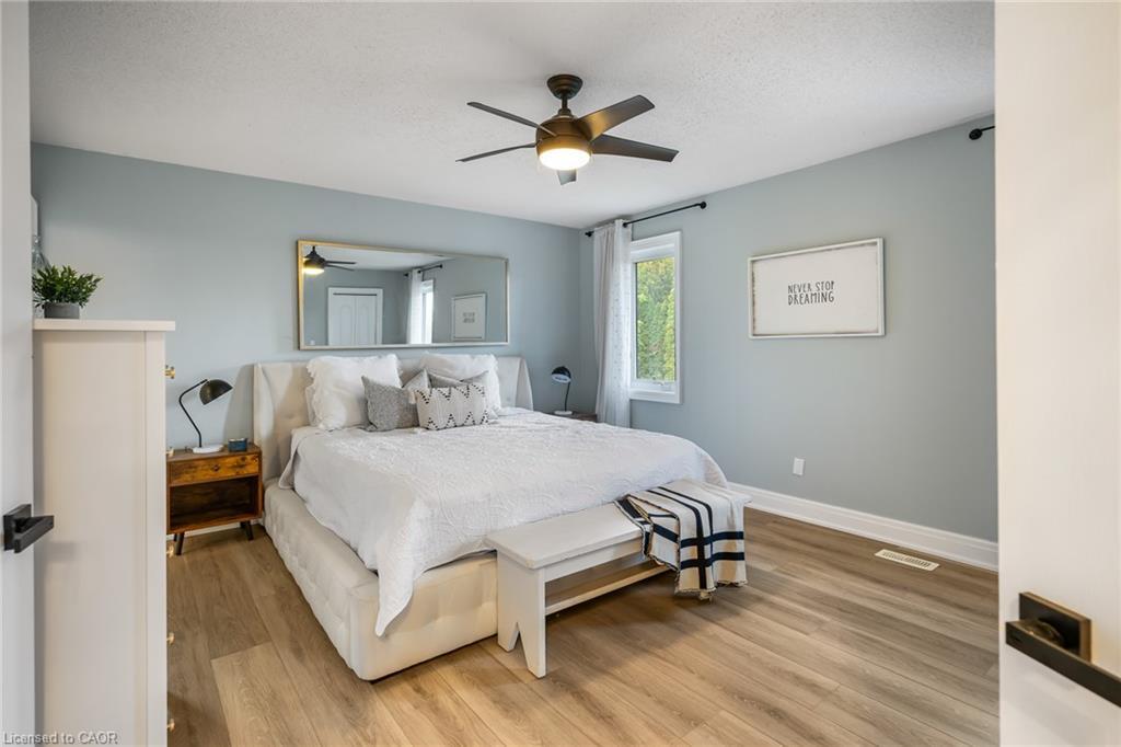 2905 Butler'S Walk, Lincoln, ON - Indoor Photo Showing Bedroom