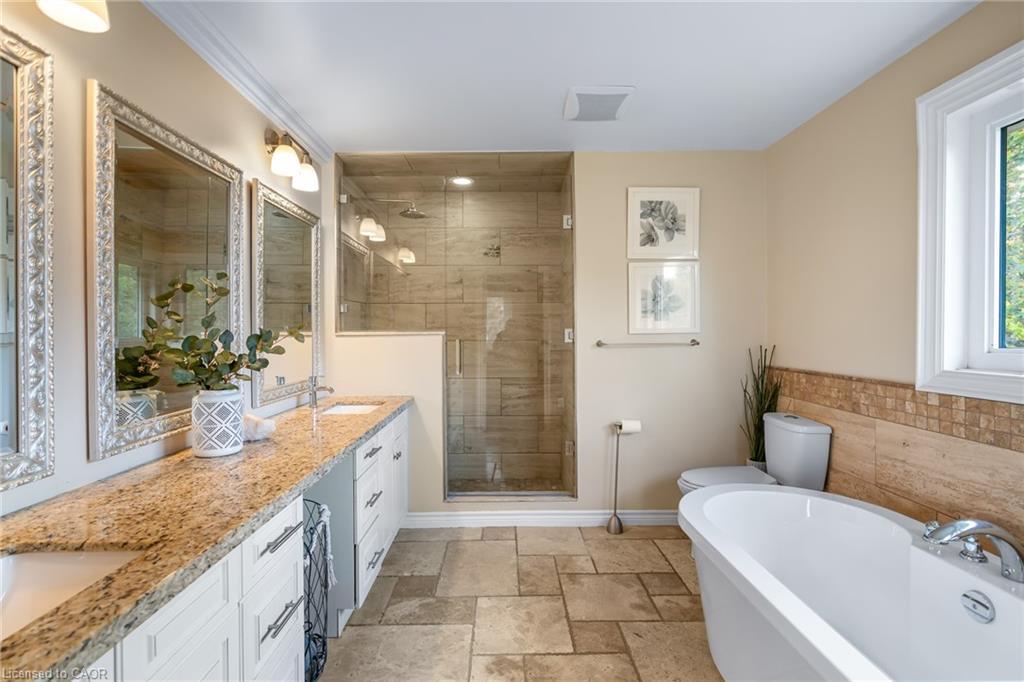 2905 Butler'S Walk, Lincoln, ON - Indoor Photo Showing Bathroom