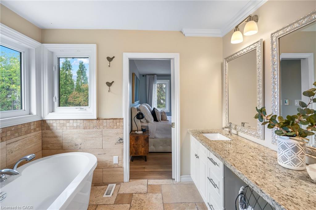 2905 Butler'S Walk, Lincoln, ON - Indoor Photo Showing Bathroom