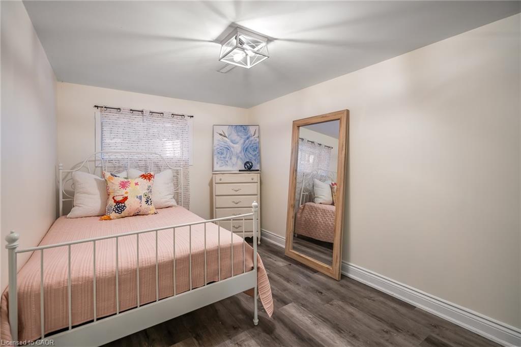 2905 Butler'S Walk, Lincoln, ON - Indoor Photo Showing Bedroom