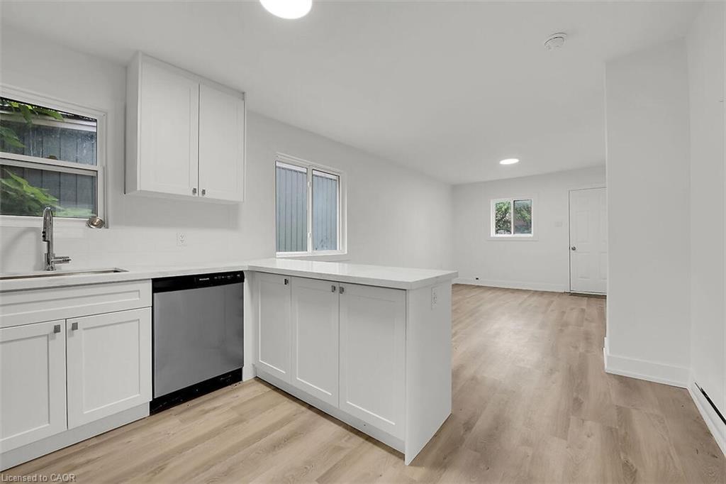 34 Rykert Street, St. Catharines, ON - Indoor Photo Showing Kitchen