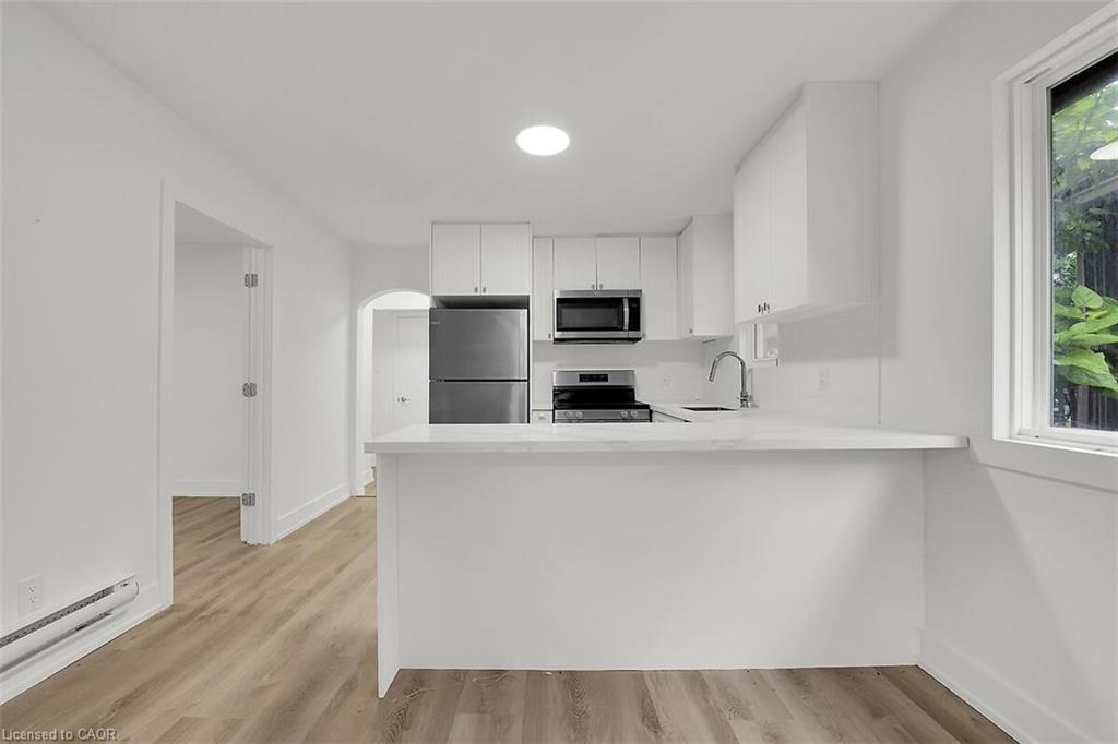 34 Rykert Street, St. Catharines, ON - Indoor Photo Showing Kitchen