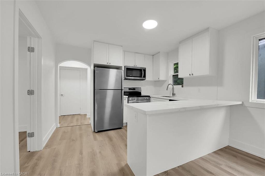 34 Rykert Street, St. Catharines, ON - Indoor Photo Showing Kitchen