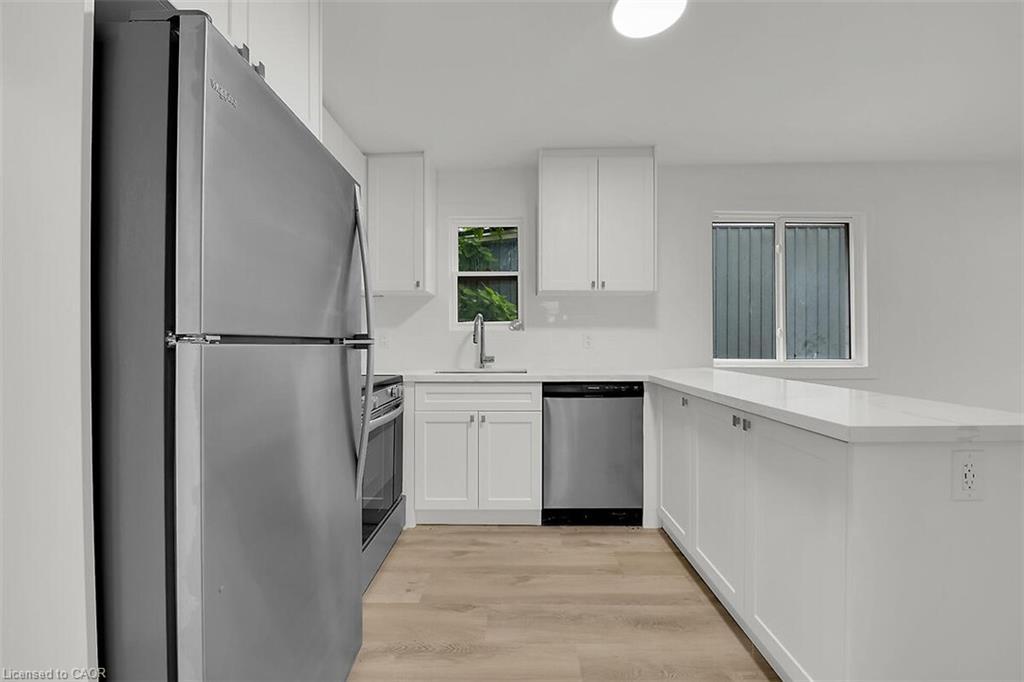 34 Rykert Street, St. Catharines, ON - Indoor Photo Showing Kitchen