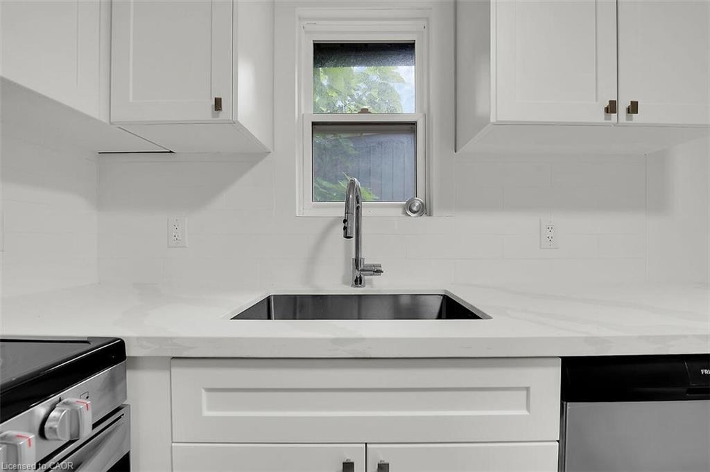 34 Rykert Street, St. Catharines, ON - Indoor Photo Showing Kitchen