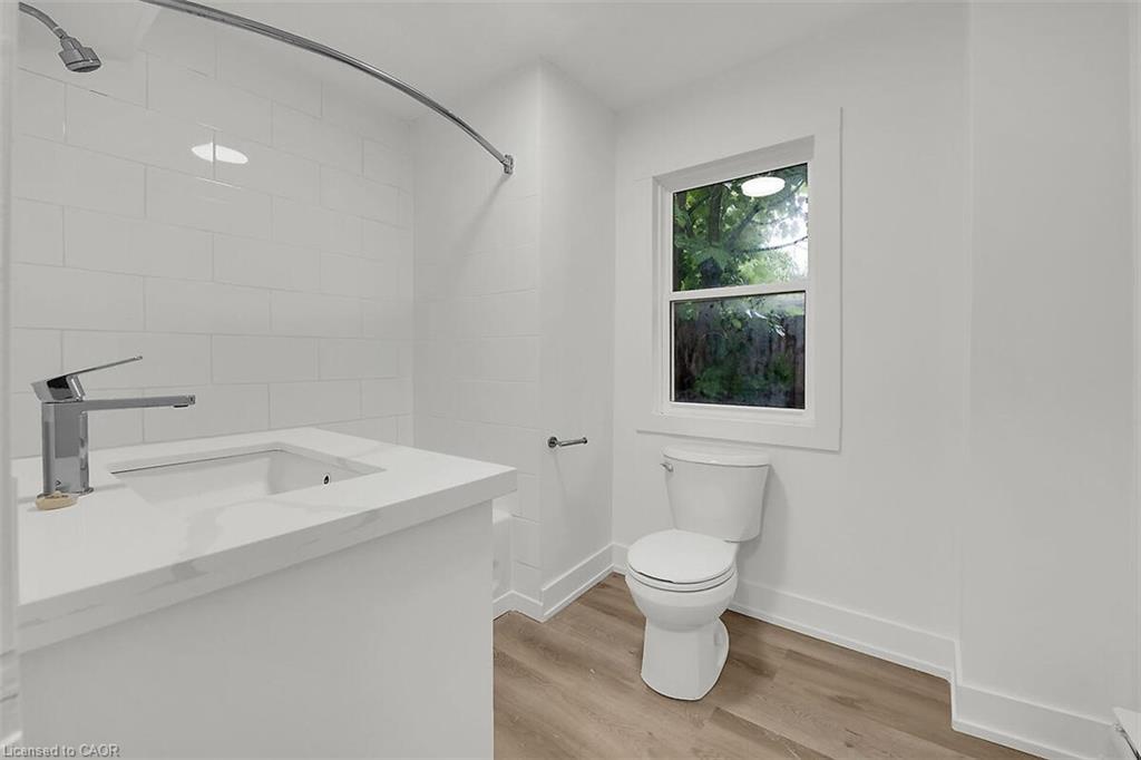 34 Rykert Street, St. Catharines, ON - Indoor Photo Showing Bathroom
