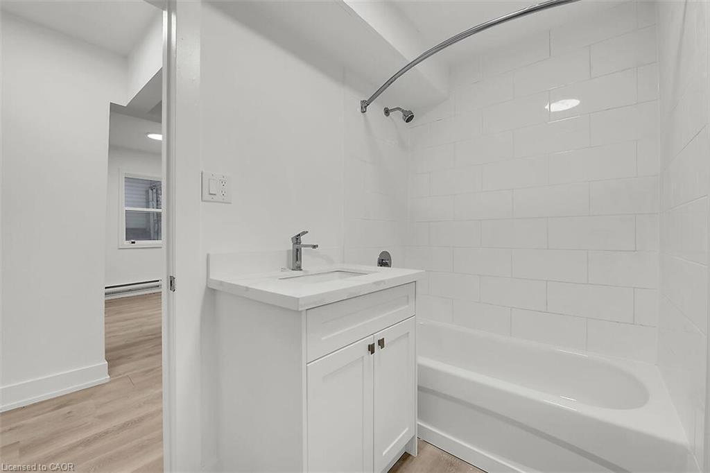 34 Rykert Street, St. Catharines, ON - Indoor Photo Showing Bathroom