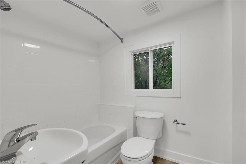 34 Rykert Street, St. Catharines, ON - Indoor Photo Showing Bathroom