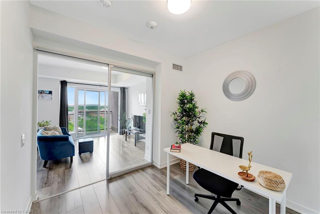 702-405 Dundas Street W, Oakville, ON - Indoor Photo Showing Other Room