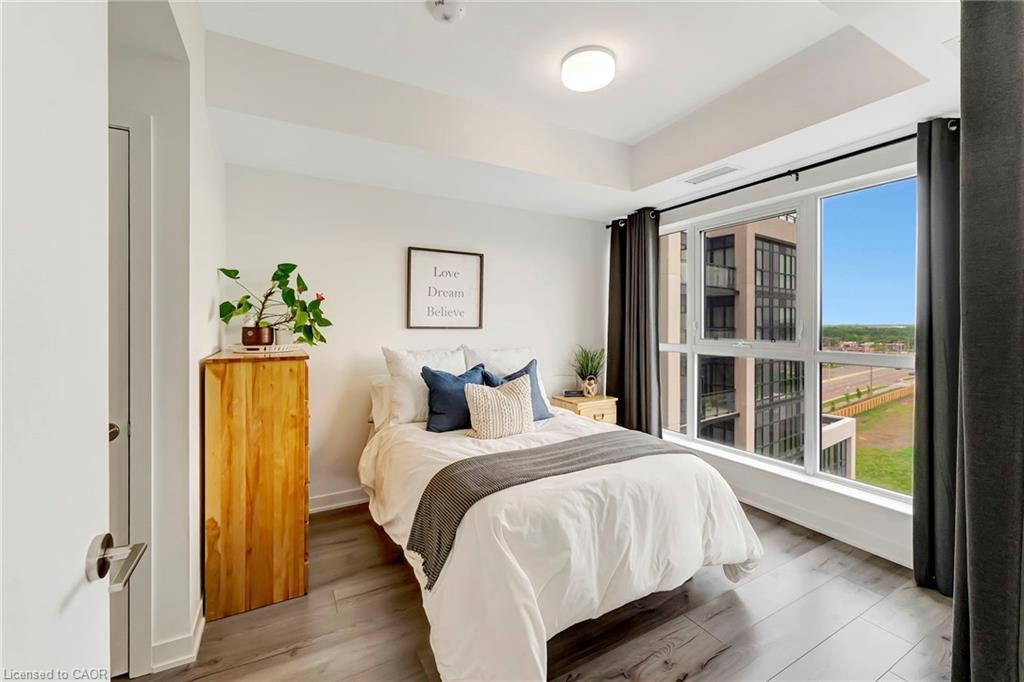702-405 Dundas Street W, Oakville, ON - Indoor Photo Showing Bedroom