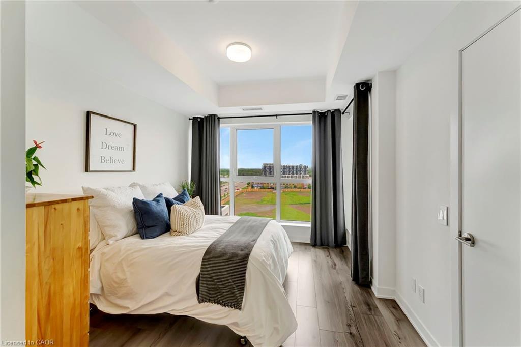 702-405 Dundas Street W, Oakville, ON - Indoor Photo Showing Bedroom